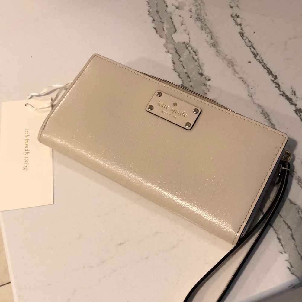 NWT kate spade wallet/wristlet